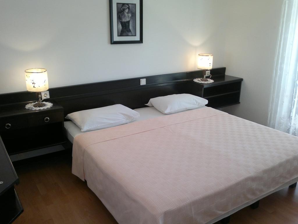 Guest House Violeta Palit Rum bild